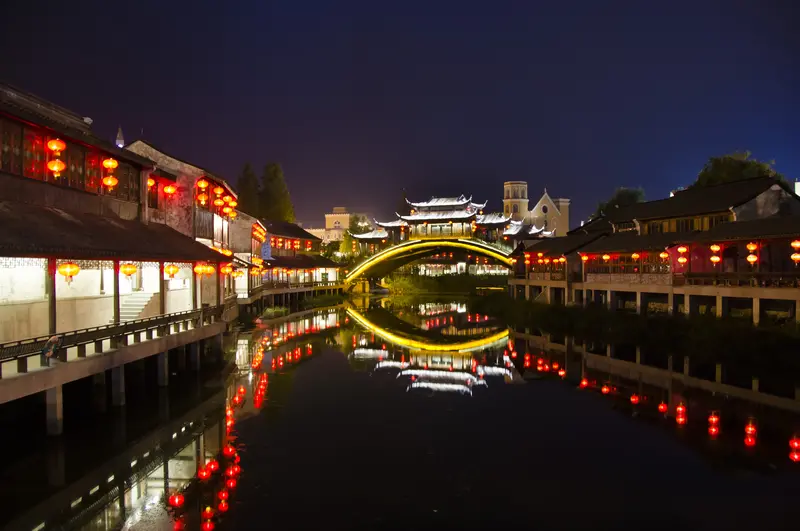 VR приходит в некоторые из самых популярных тематических парков Китая.